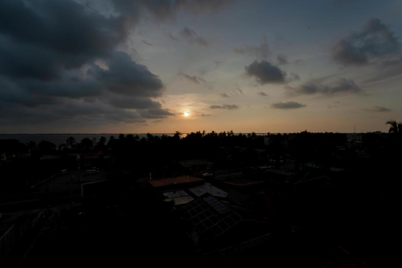 Limeshine - Airport Transit Hotels & Residences Katunayake Exterior photo